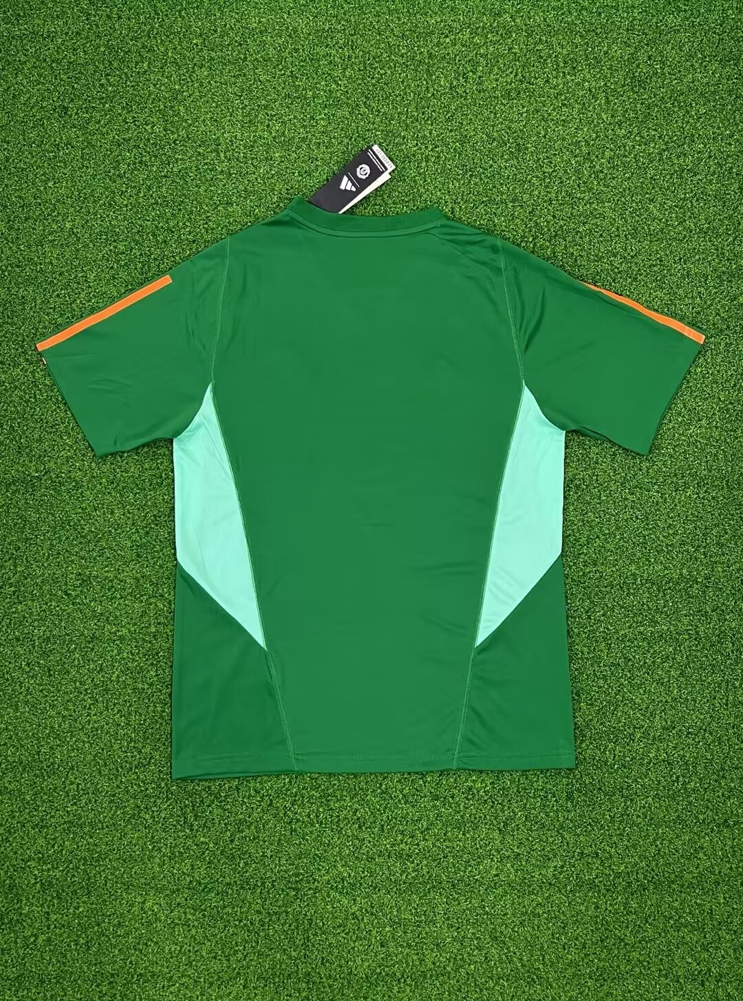 24-25 Manchester United pre match training kit