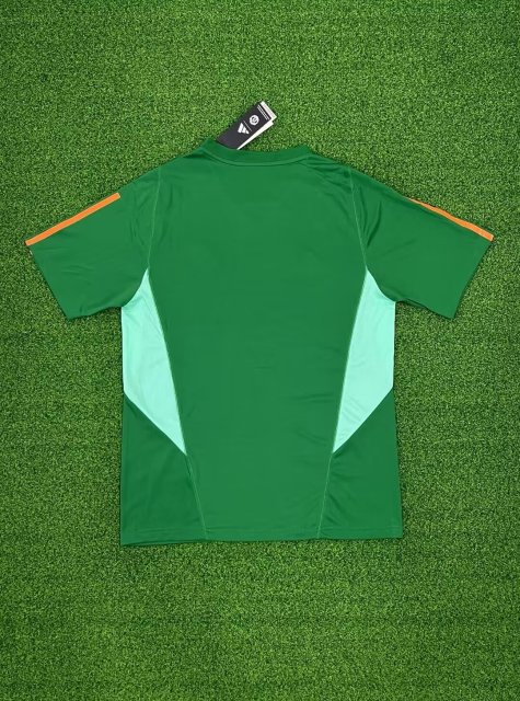 24-25 Manchester United pre match training kit