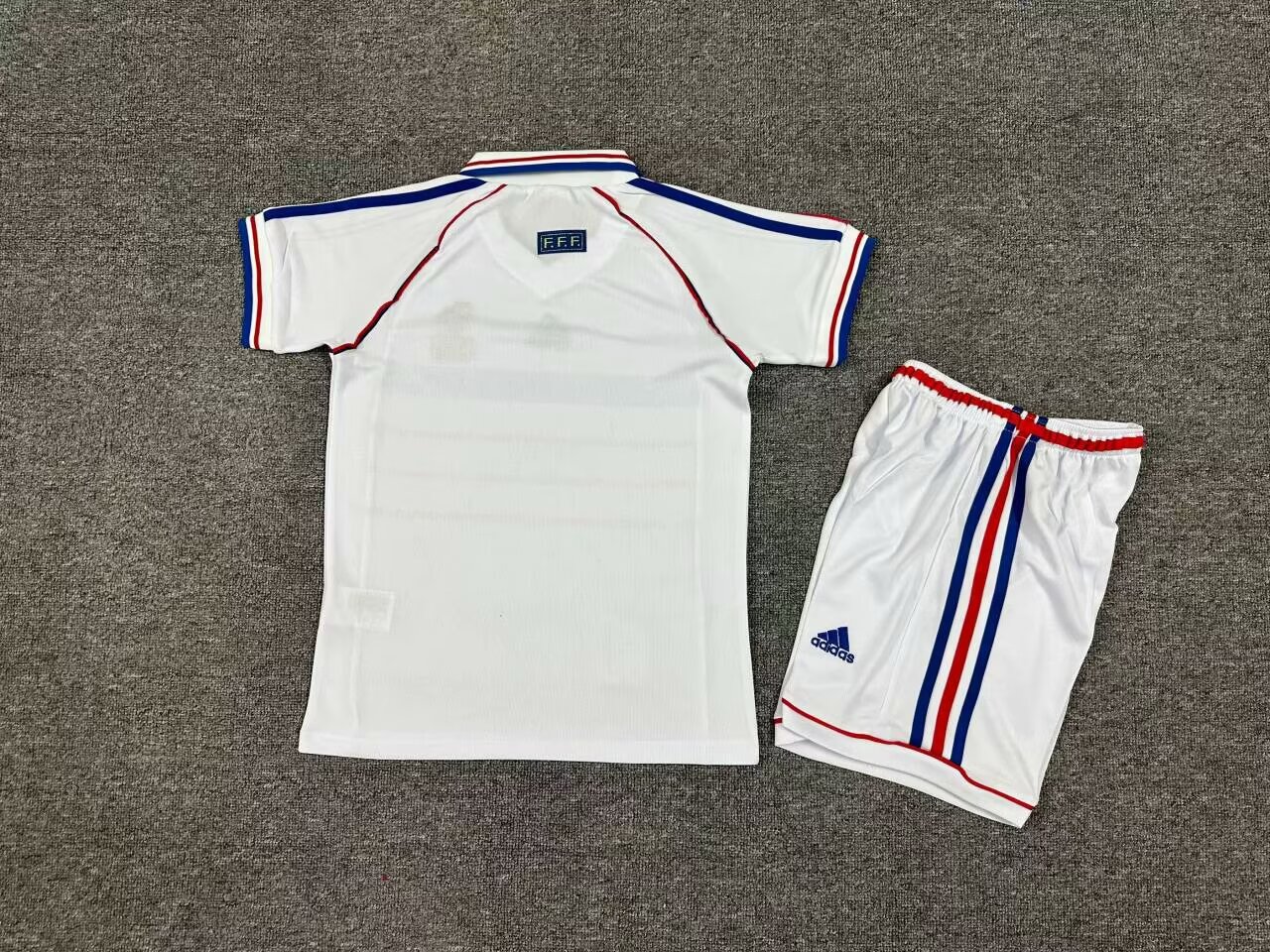 98 French away kids