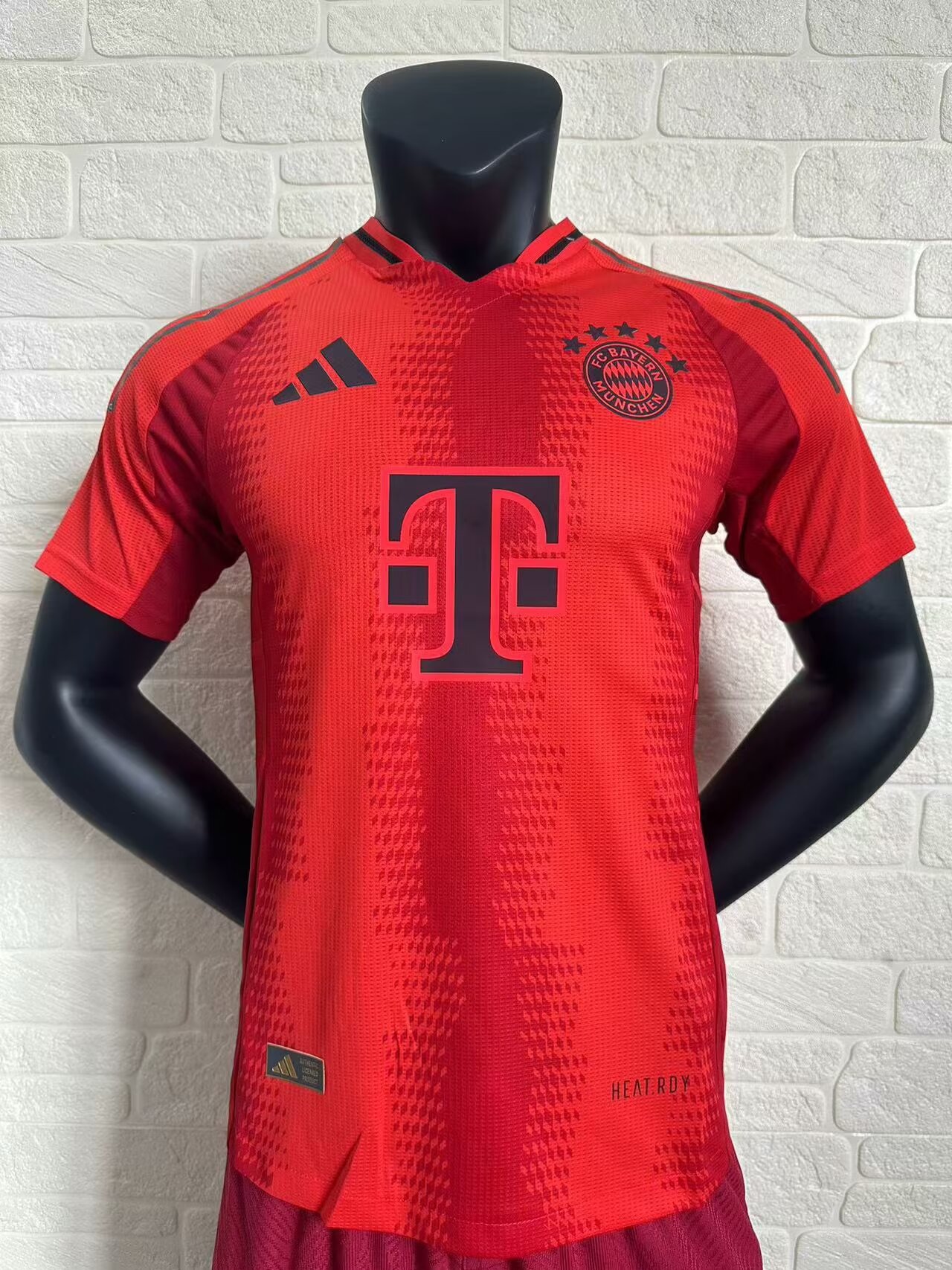 24-25 Player Bayern, Home