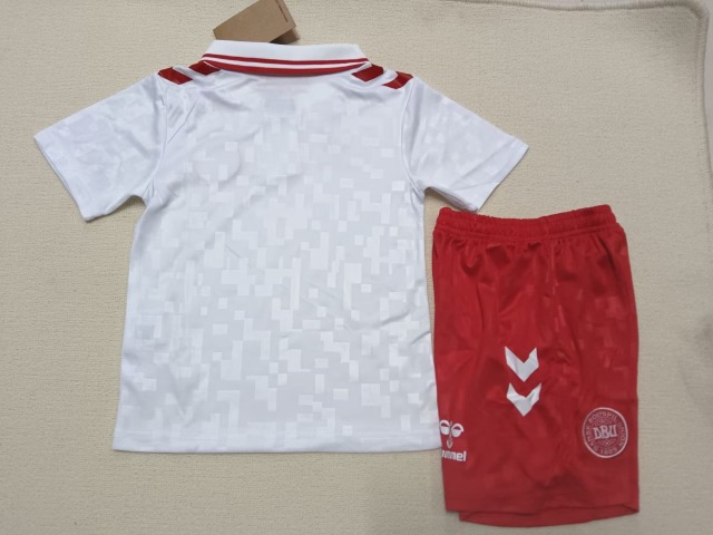 24-25 Danish away kids