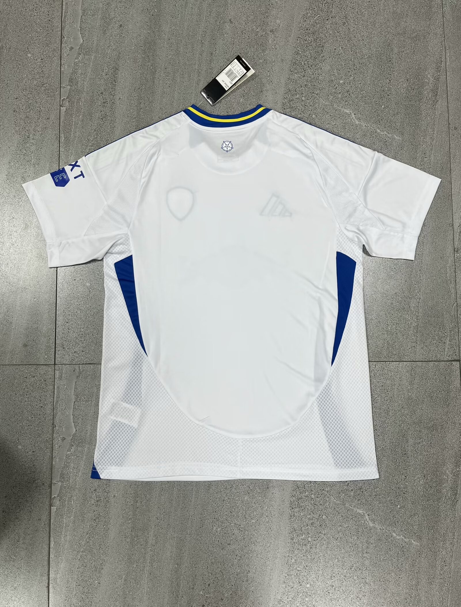 24-25 Leeds United, home