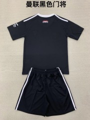 24-25 Manchester United Black Goalkeeper Kids+Adult Set