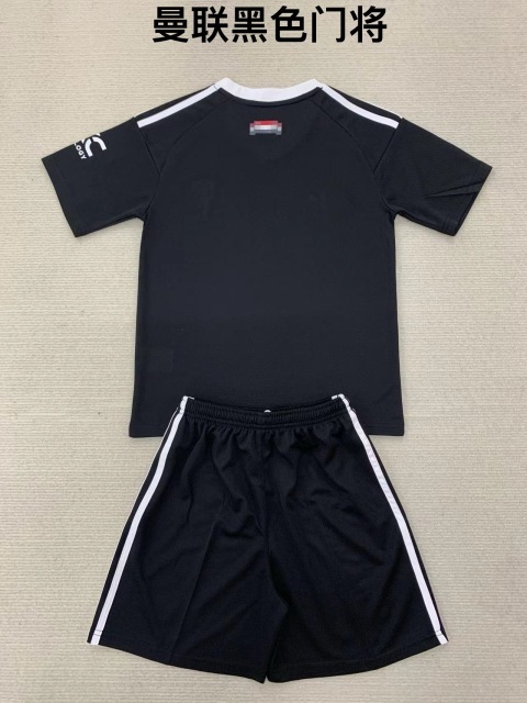 24-25 Manchester United Black Goalkeeper Kids+Adult Set
