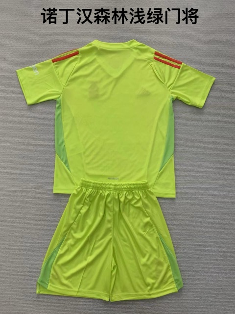 24-25 Nottingham Forest Light Green Goalkeeper Kids+Adult Set