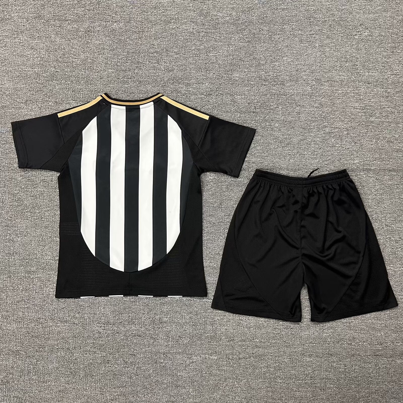 25-26 Mineiro home kids