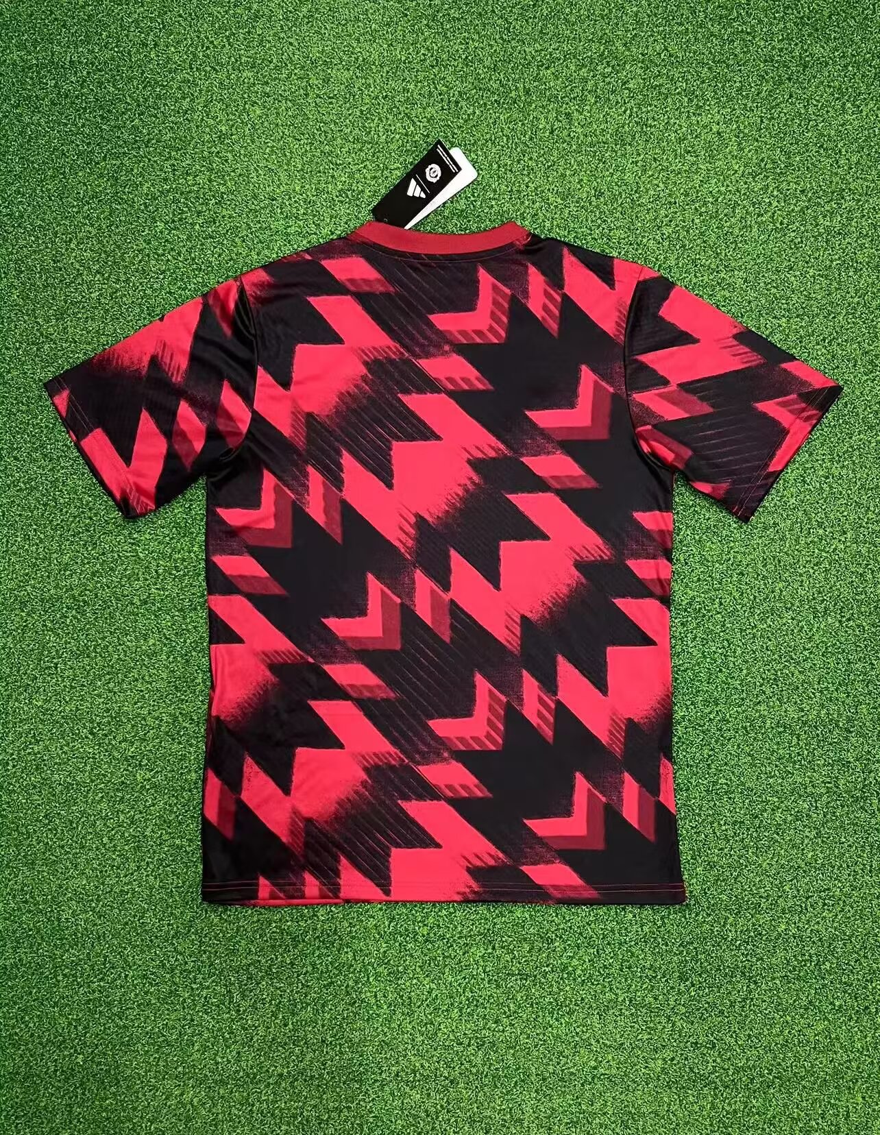 25-26 Manchester United Red and Black Training Uniform