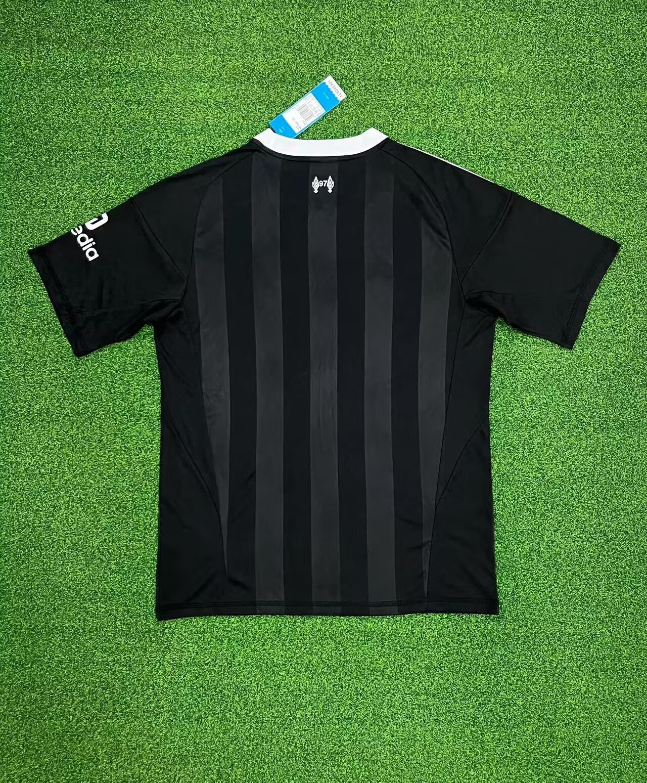 25-26 Black Liverpool goalkeeper