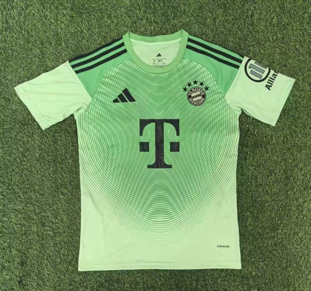 25-25 Bayern Green Goalkeeper