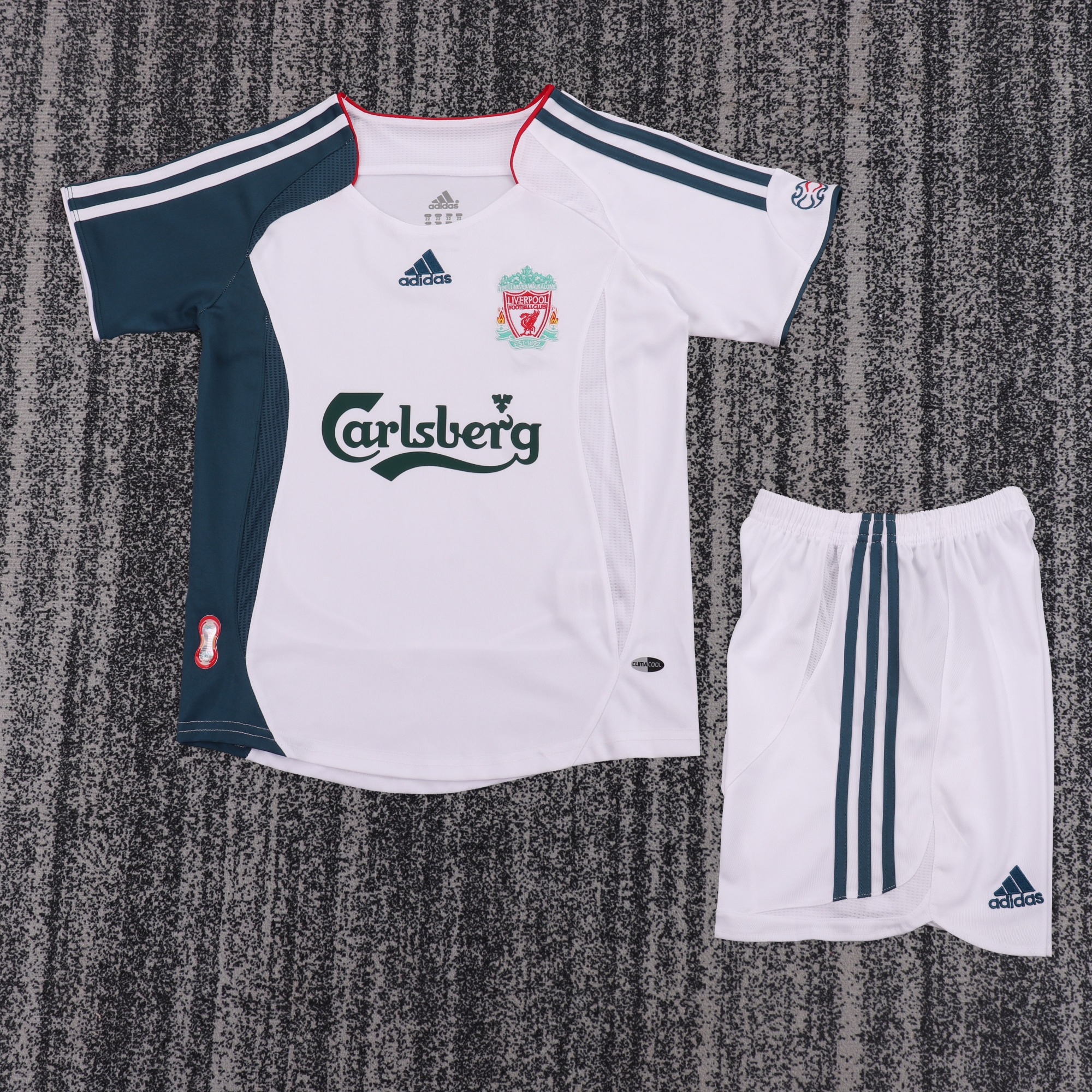 06-08 Liverpool away kids retro