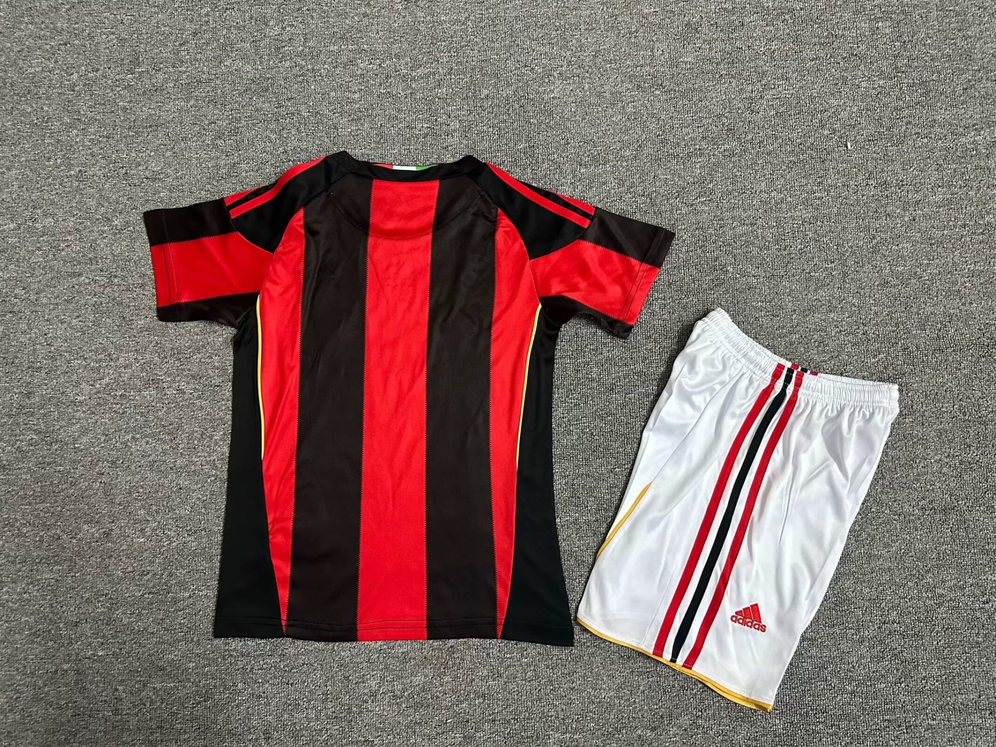 10-11 AC Milan home team kids