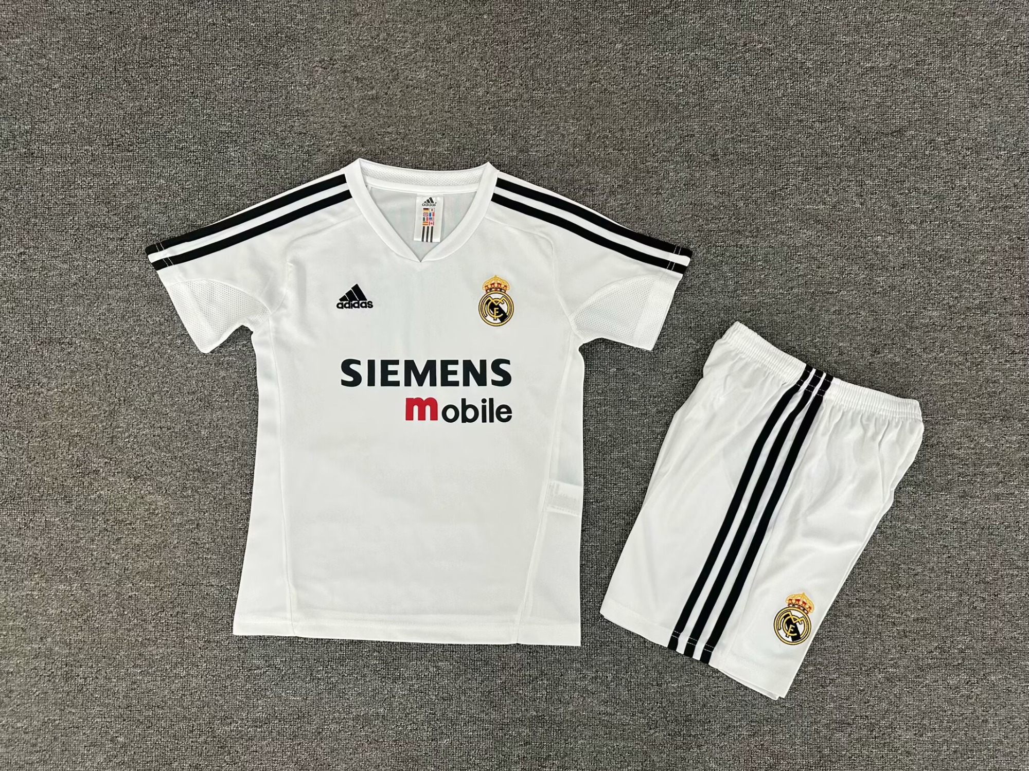 04-05 Real Madrid's home ground kids