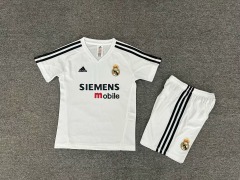 04-05 Real Madrid's home ground kids