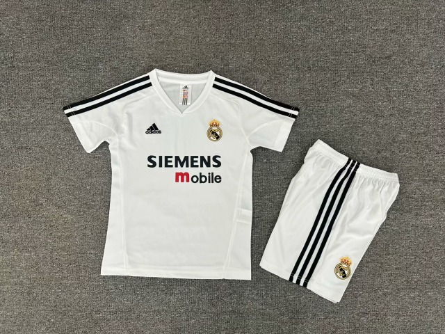 04-05 Real Madrid's home ground kids