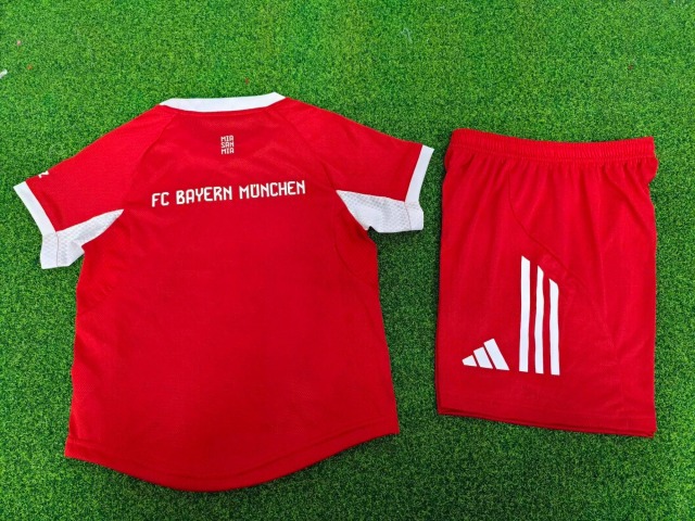 25-26 player version Bayern home kids