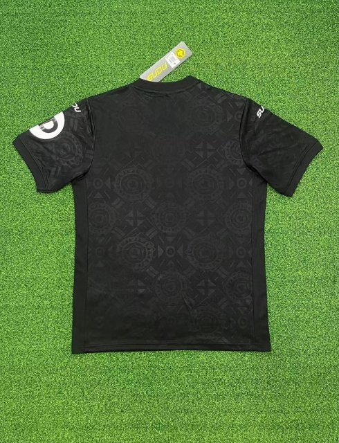 25-26 Wolverhampton Wanderers' home goalkeeper