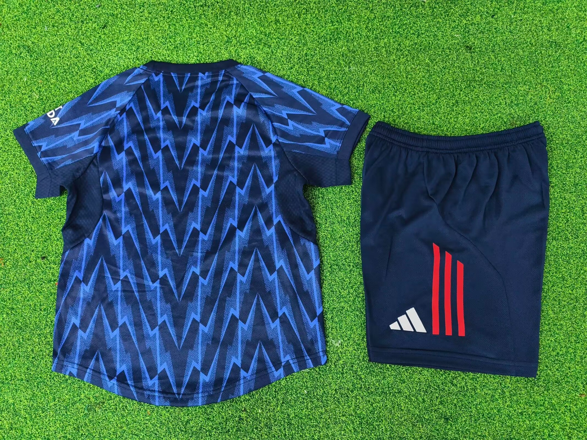 25-26 players Arsenal away kids