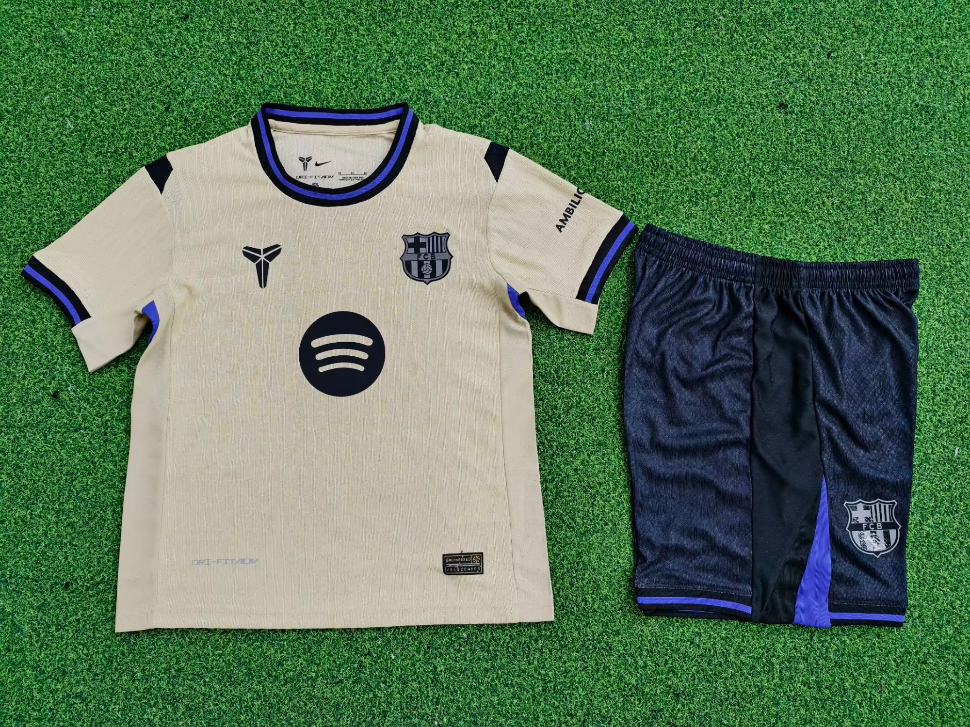 25-26 players Barcelona away kids