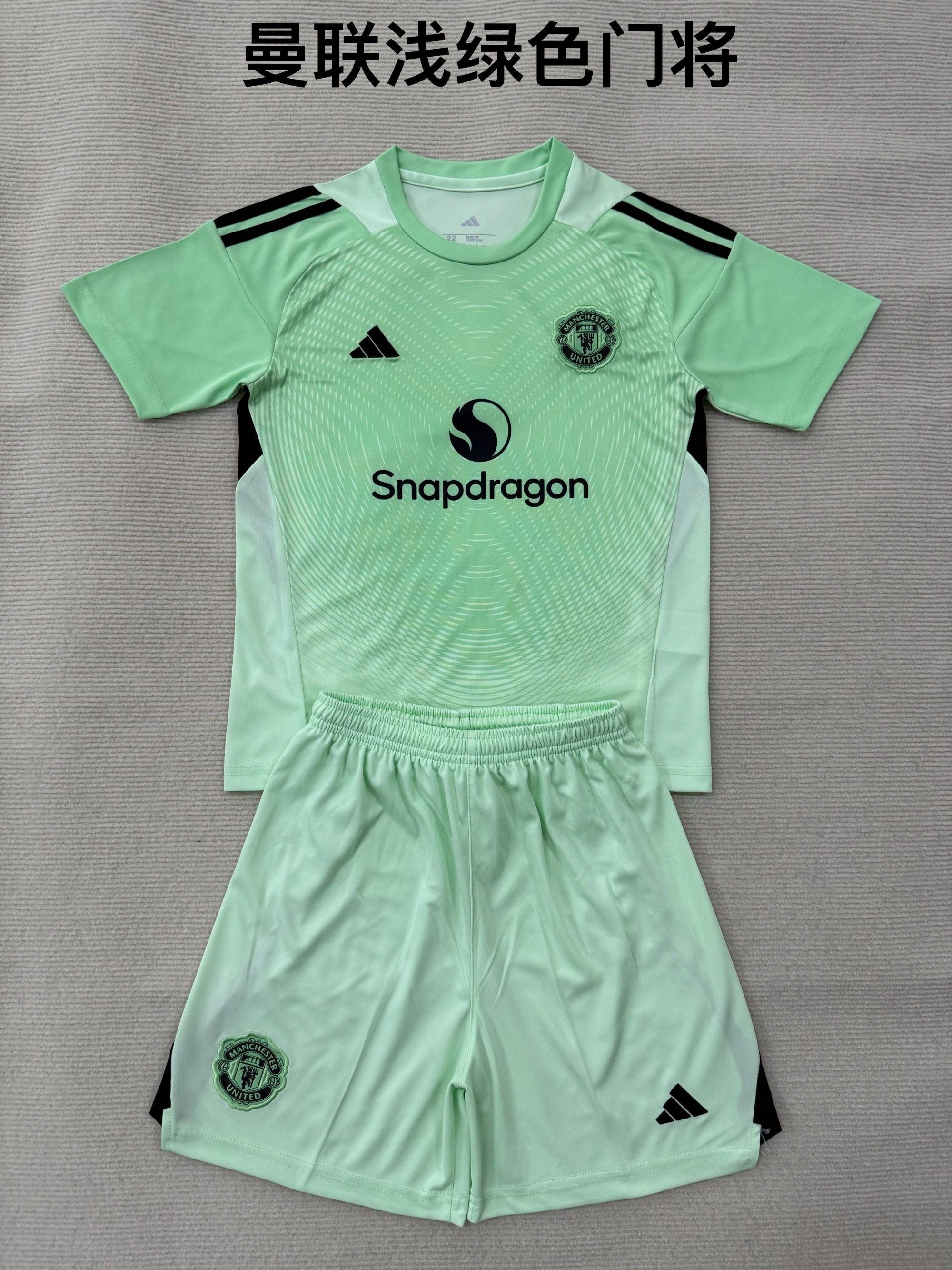 25-26 Manchester United Light Green Goalkeeper Kids+Adult Set