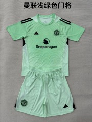 25-26 Manchester United Light Green Goalkeeper Kids+Adult Set