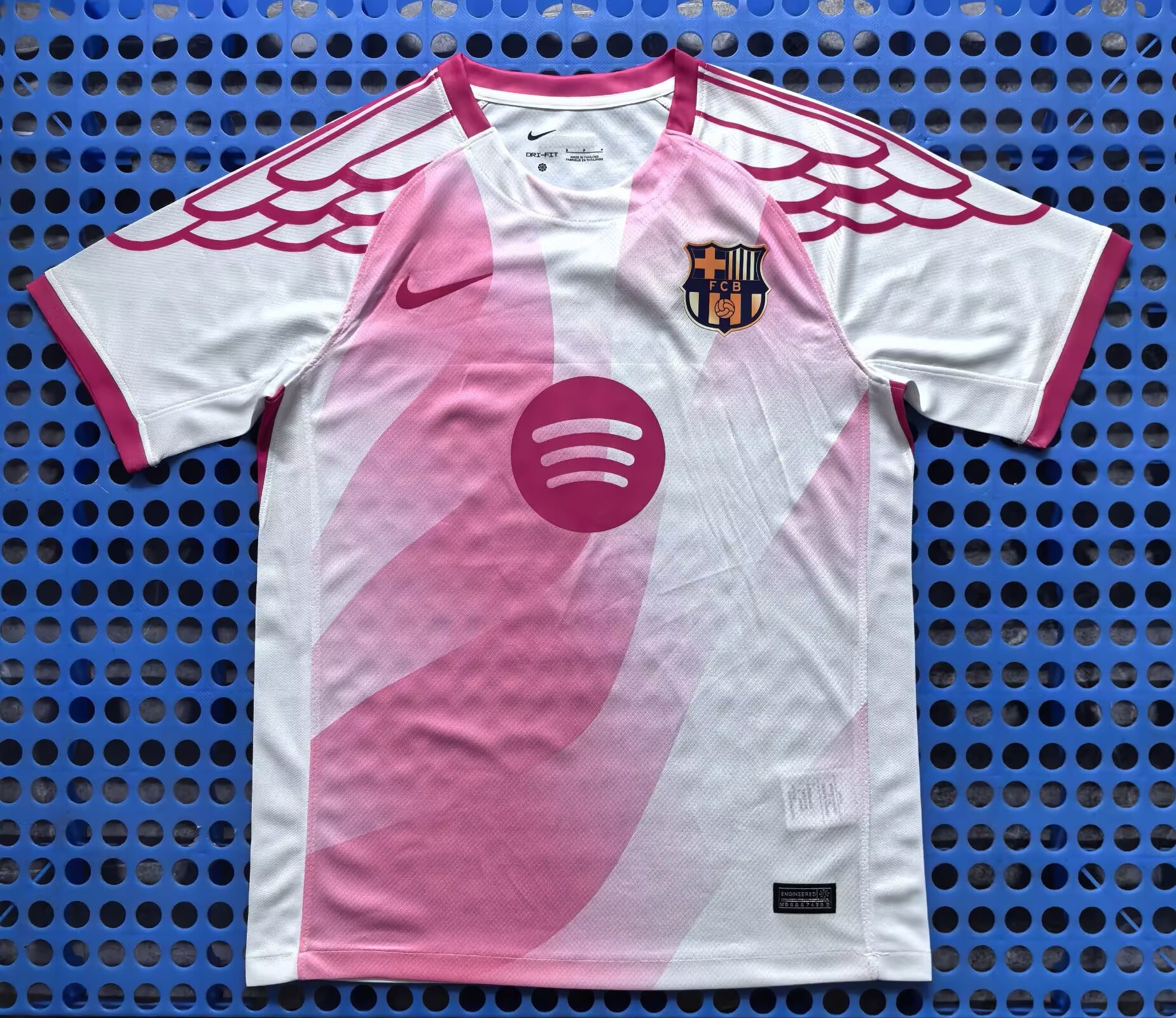 25-26 Barcelona pink and white training uniform