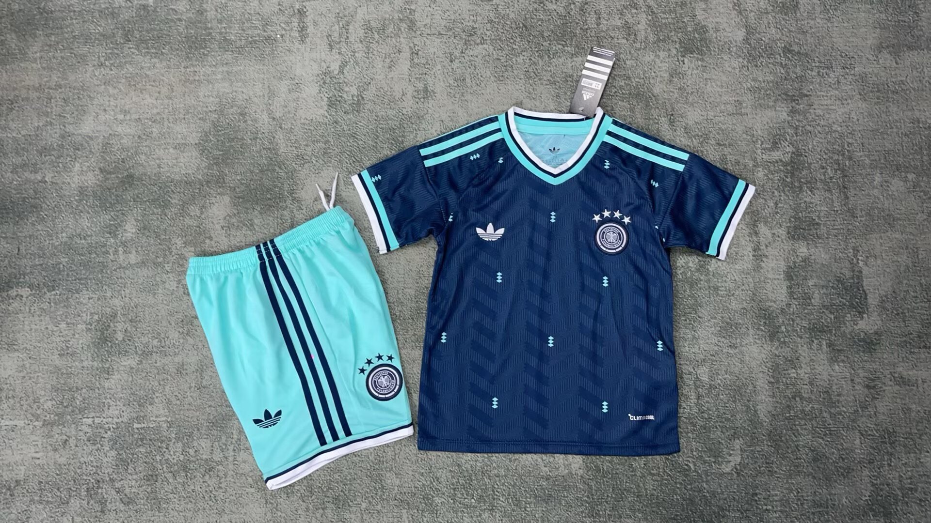 26-27 German away kids