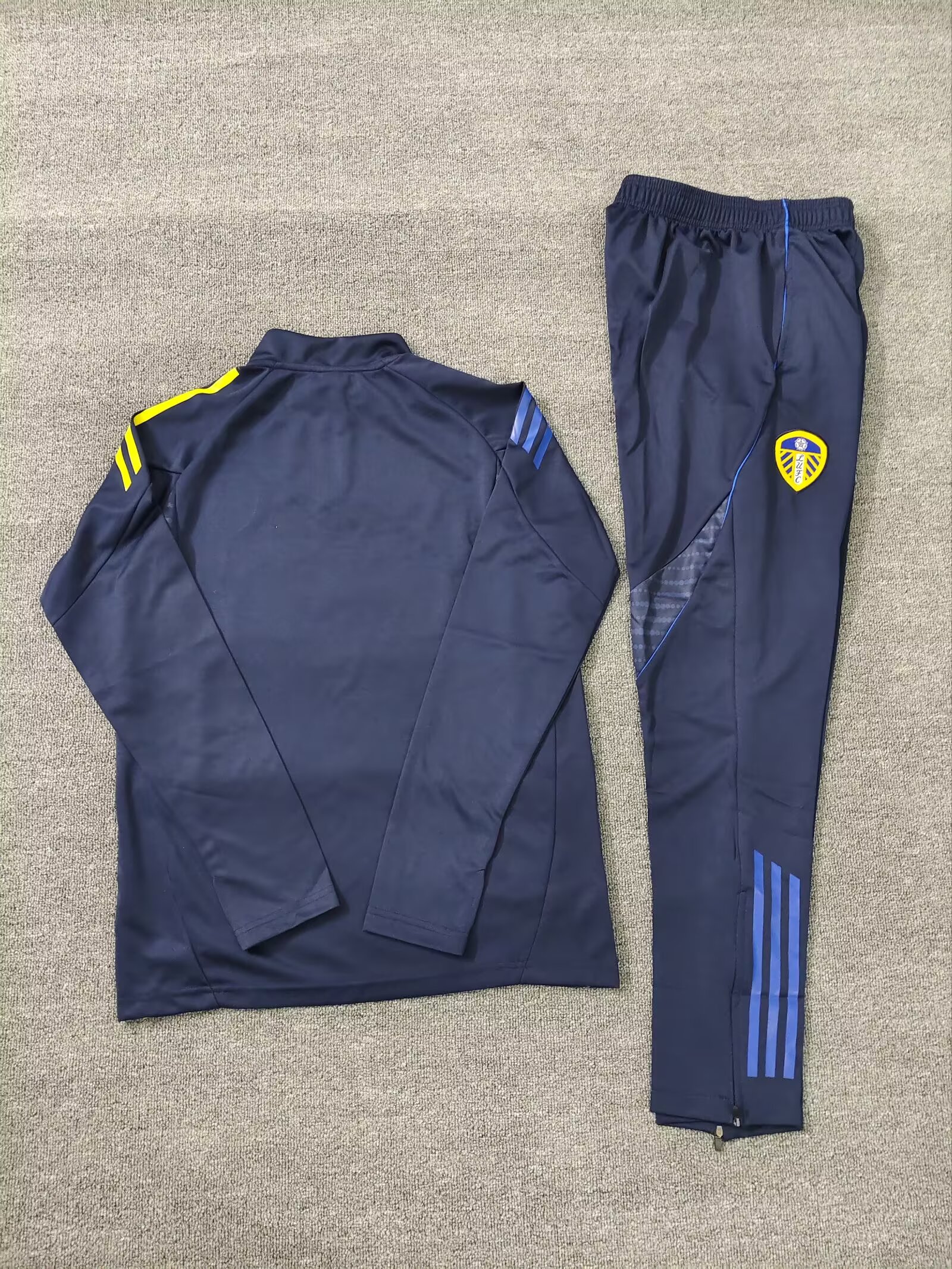 25-26 Leeds United Half Pull Training Uniform