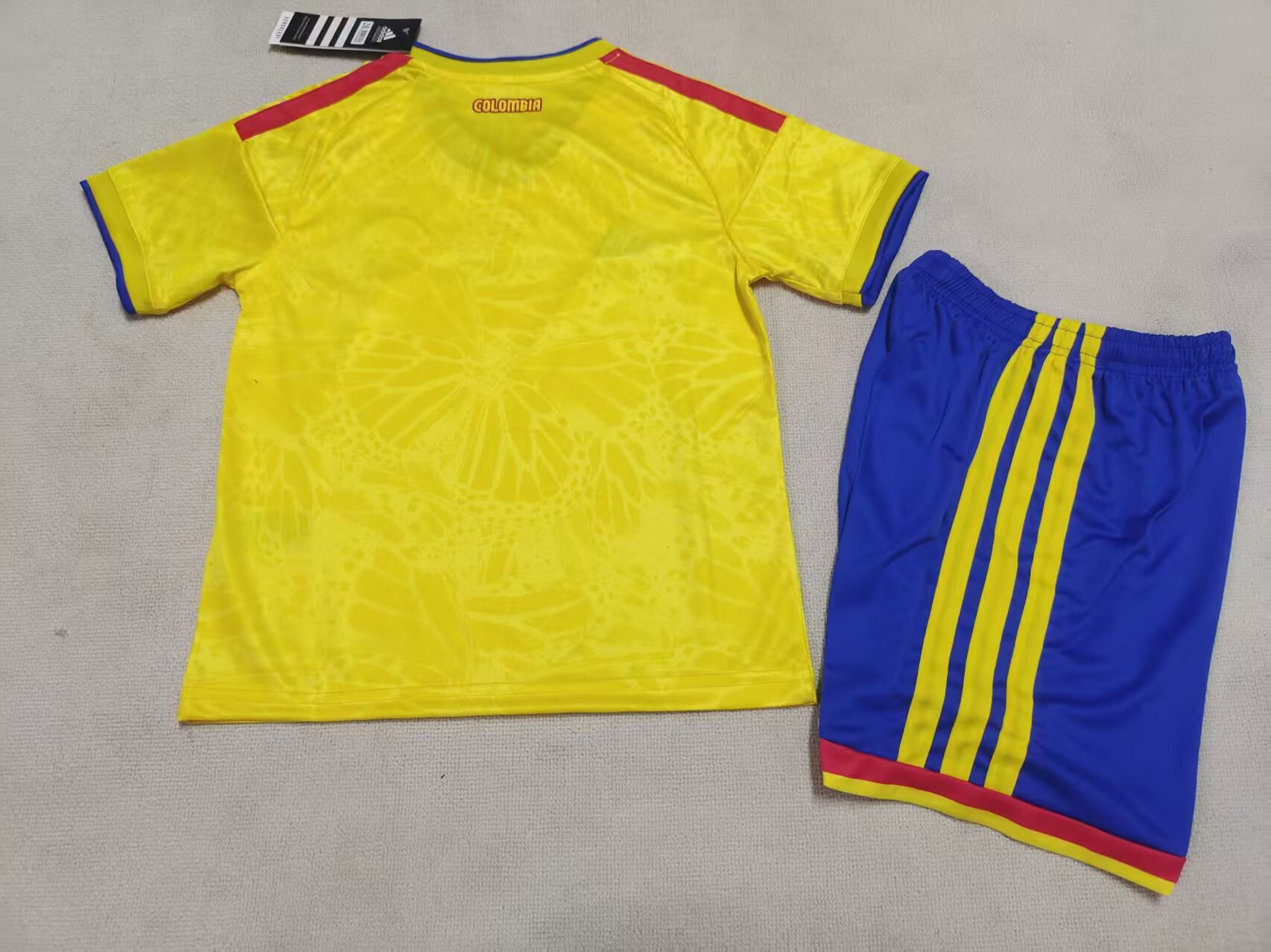 26-27 Colombian home team kids