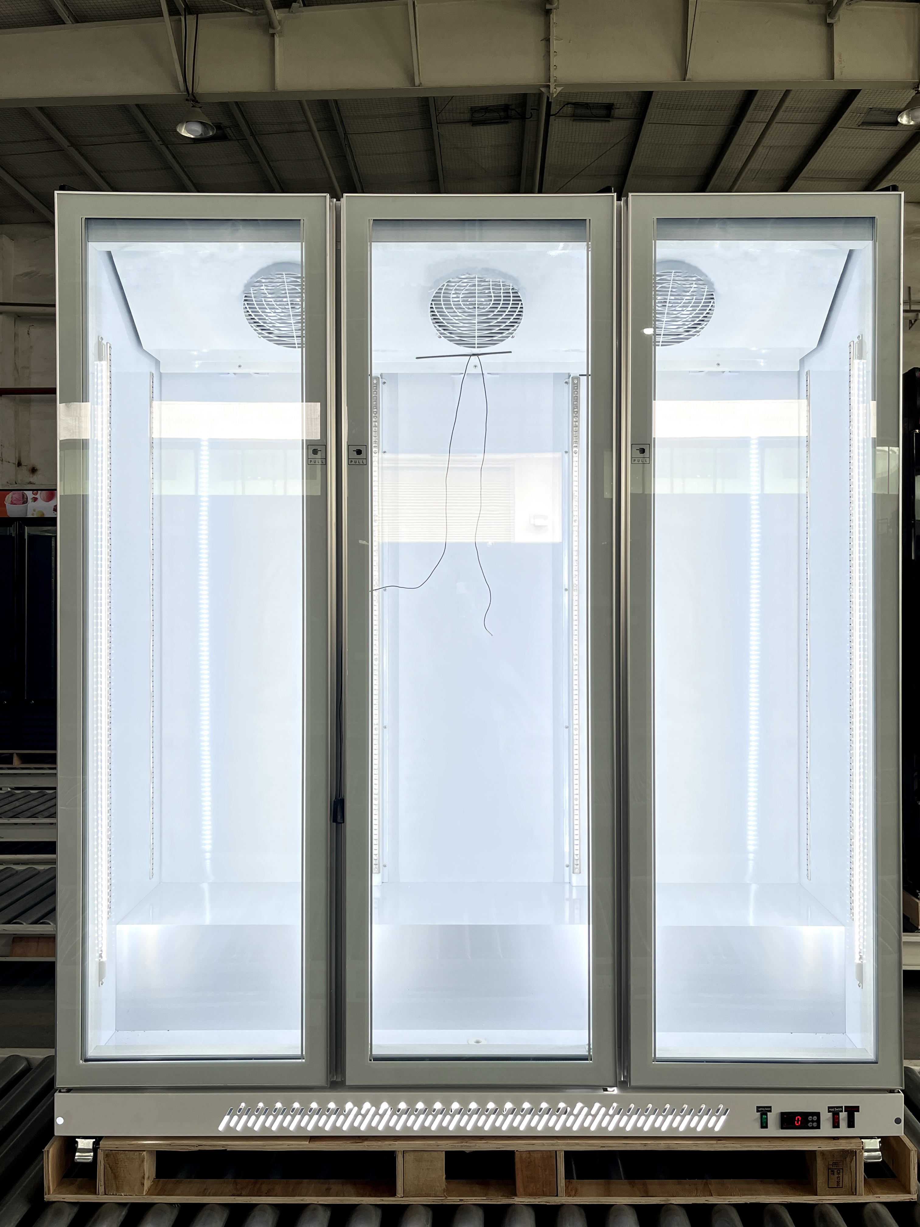Three Door Glass Door Display Fridge for Beverage Merchandising