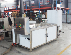 A commercial deep fryer that automatically removes slag from the electroslag furnace without causing residue