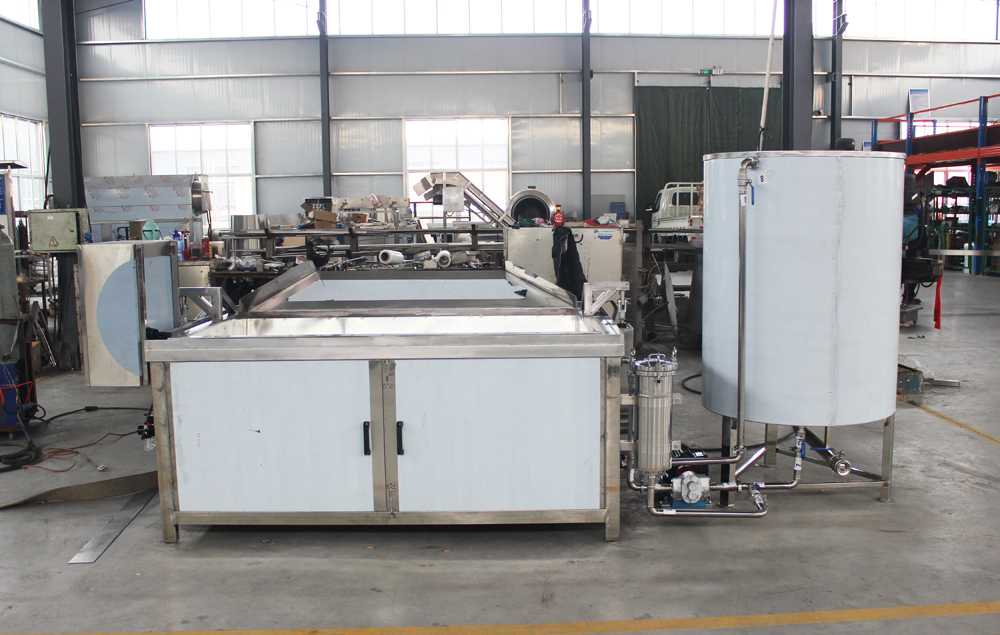A commercial deep fryer that automatically removes slag from the electroslag furnace without causing residue