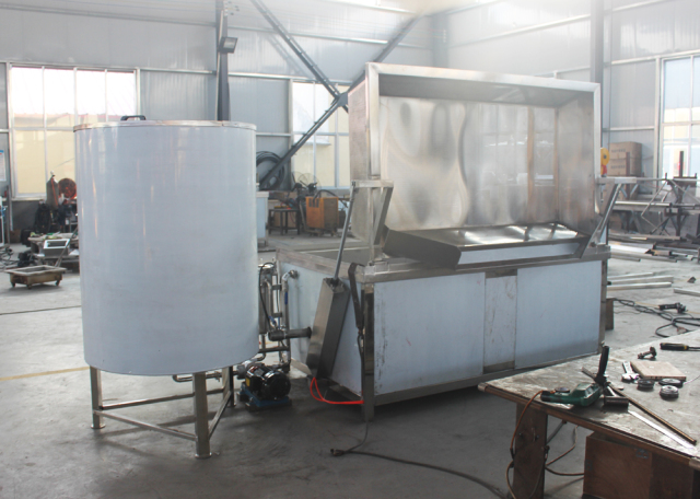 A commercial deep fryer that automatically removes slag from the electroslag furnace without causing residue