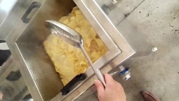 Small deep fryer for fried dough sticks  constant temperature deep fryer   oil-water separation deep fryer