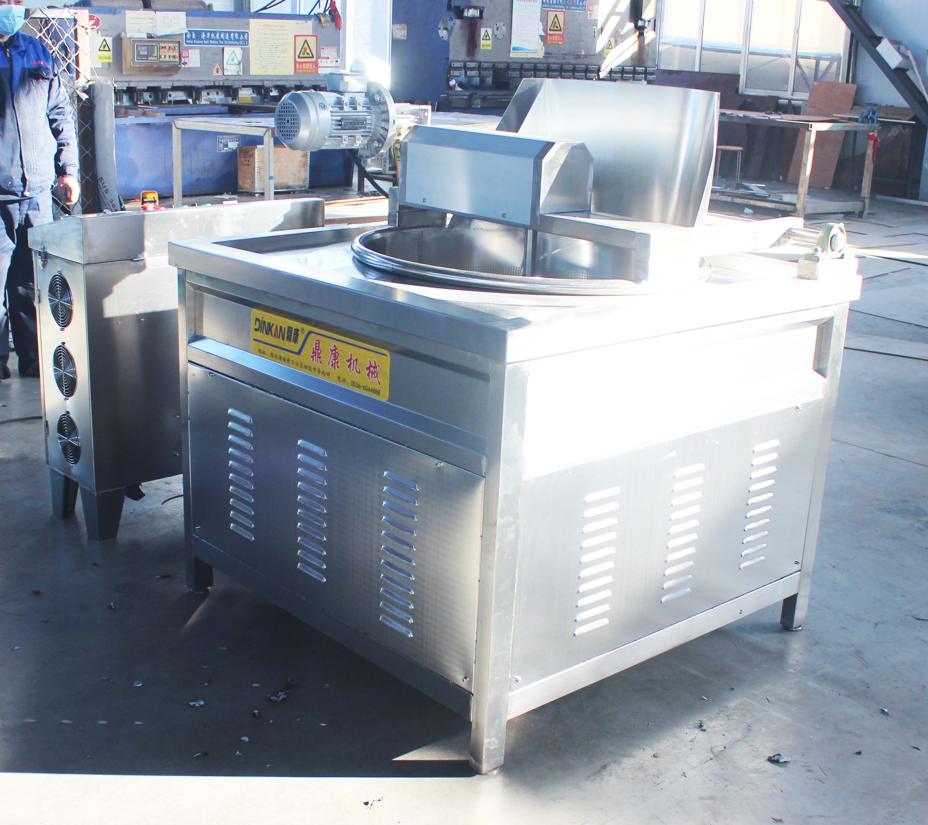 Large fully automatic deep fryer for potato chip merchants