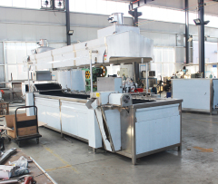 Gas-fired heating oil-frying production line, mesh belt frying machine, large-scale continuous oil-frying equipment