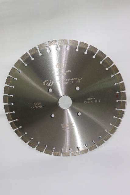 DIAMOND SAW BLADES FORGRANITE WITH SMALL SEGMENTS