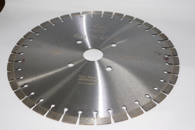 DIAMOND SAW BLADES FORGRANITE WITH SMALL SEGMENTS