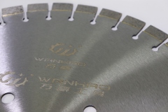 DIAMOND SAW BLADES FORGRANITE WITH SMALL SEGMENTS
