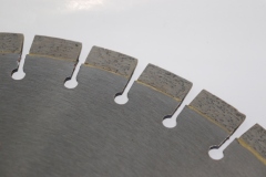 DIAMOND SAW BLADES FORGRANITE WITH SMALL SEGMENTS