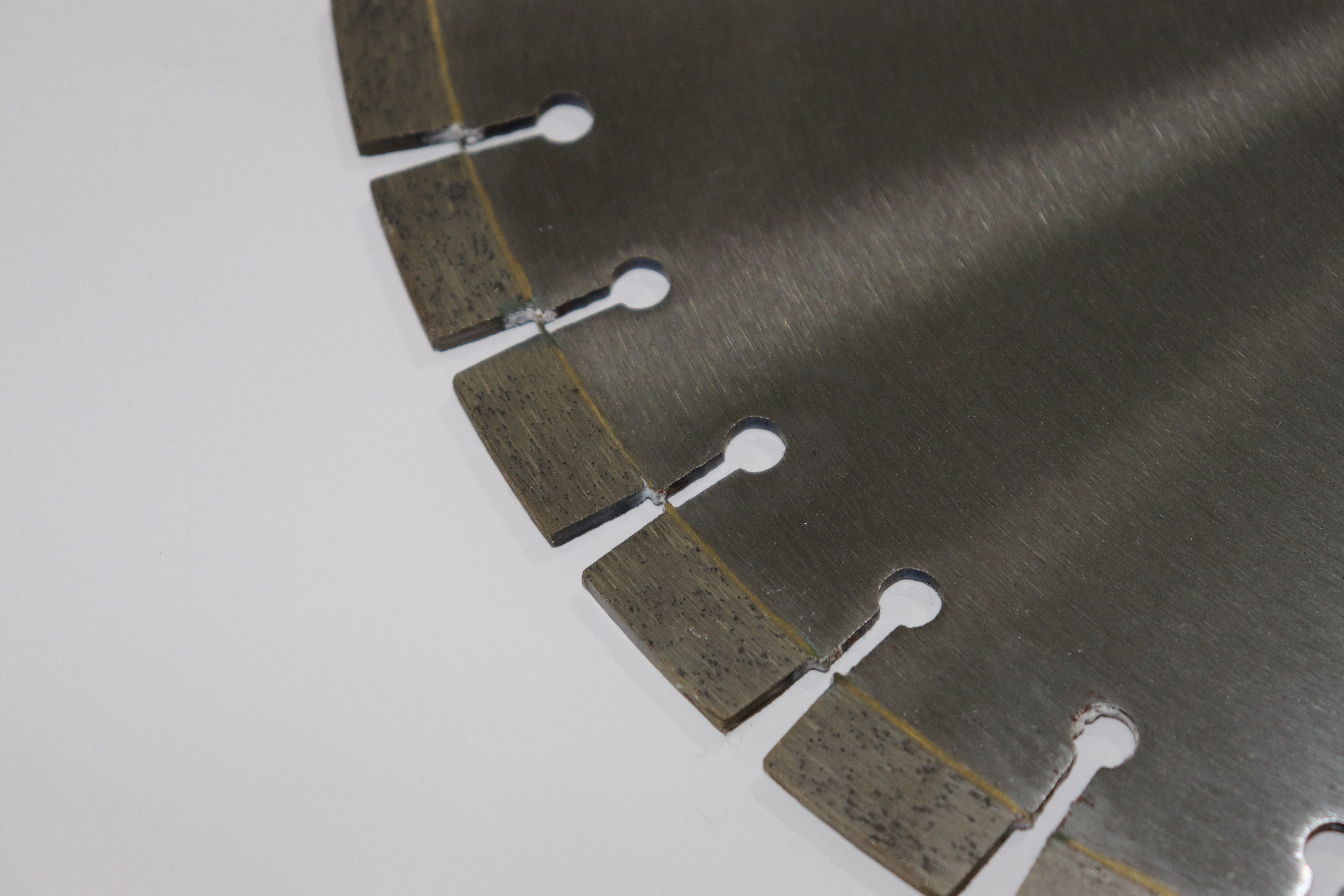 DIAMOND SAW BLADES FORGRANITE WITH SMALL SEGMENTS