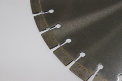DIAMOND SAW BLADES FORGRANITE WITH SMALL SEGMENTS