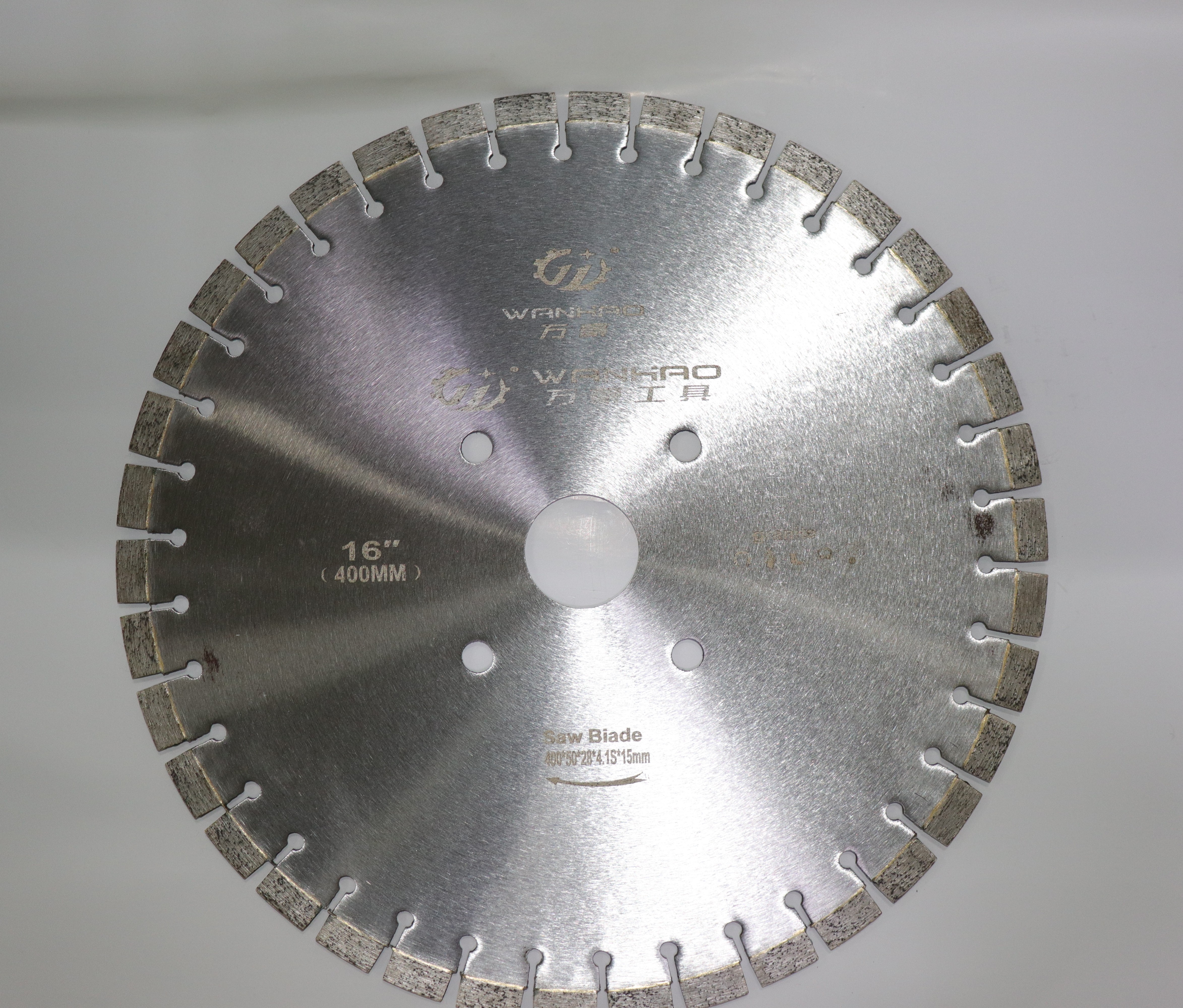 DIAMOND SAW BLADES FORGRANITE WITH SMALL SEGMENTS