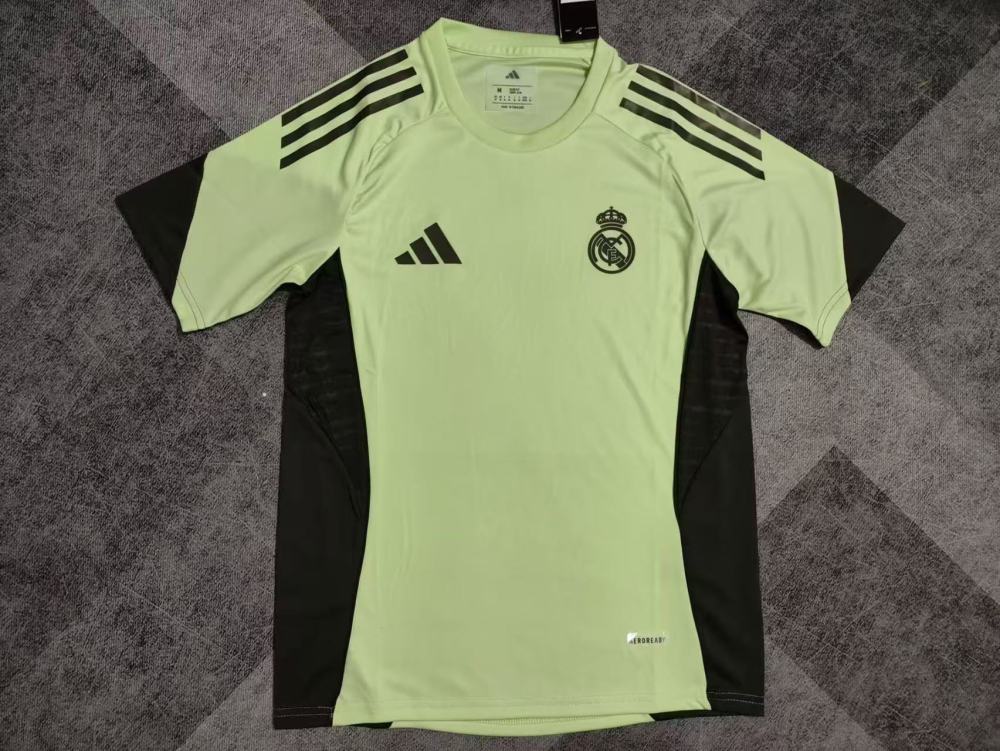 2025/2026 Real Madrid Goalkeeper light green Football Shirt 1:1 Thai Quality