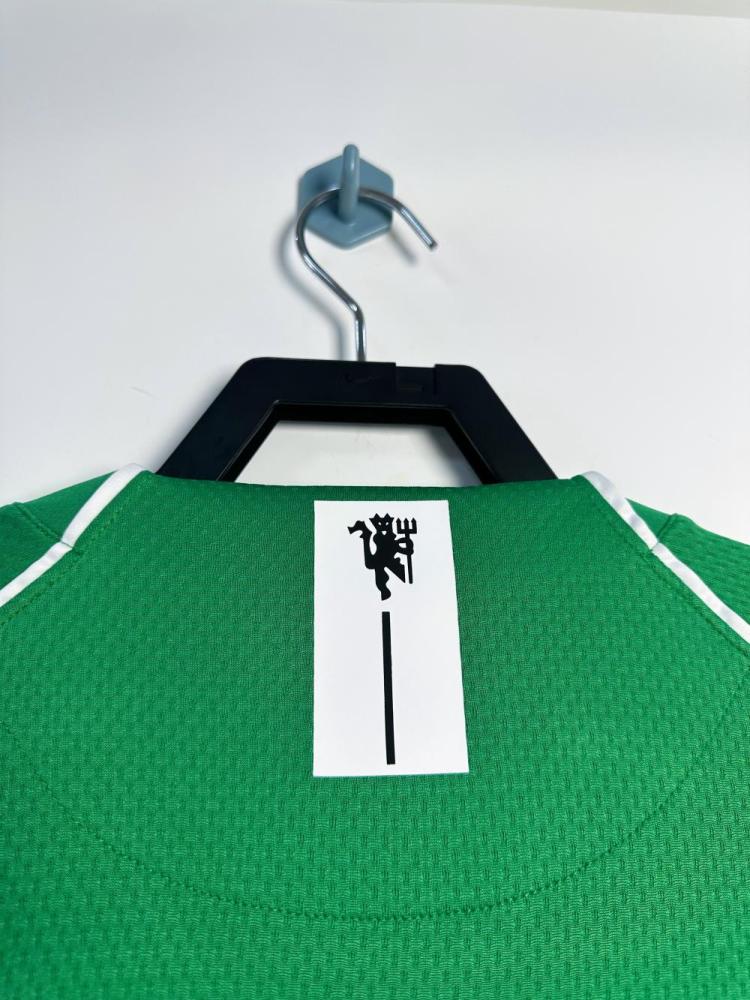 2007/2008 Retro Long Sleeve Manchester United Goalkeeper Green Football Shirt 1:1 Thai Quality