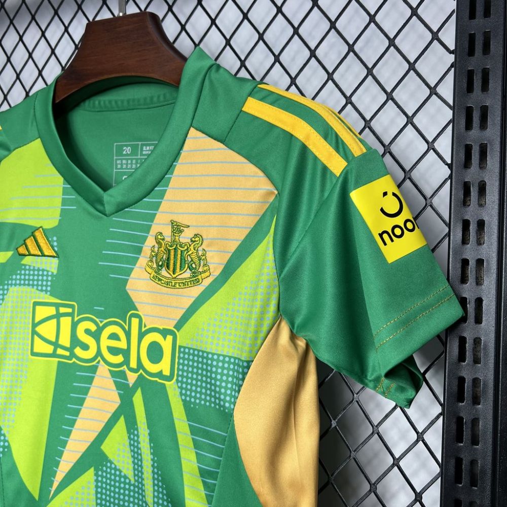 2024/2025 Newcastle United Goalkeeper Jersey Shirt 1:1 Thai Quality Kids Size