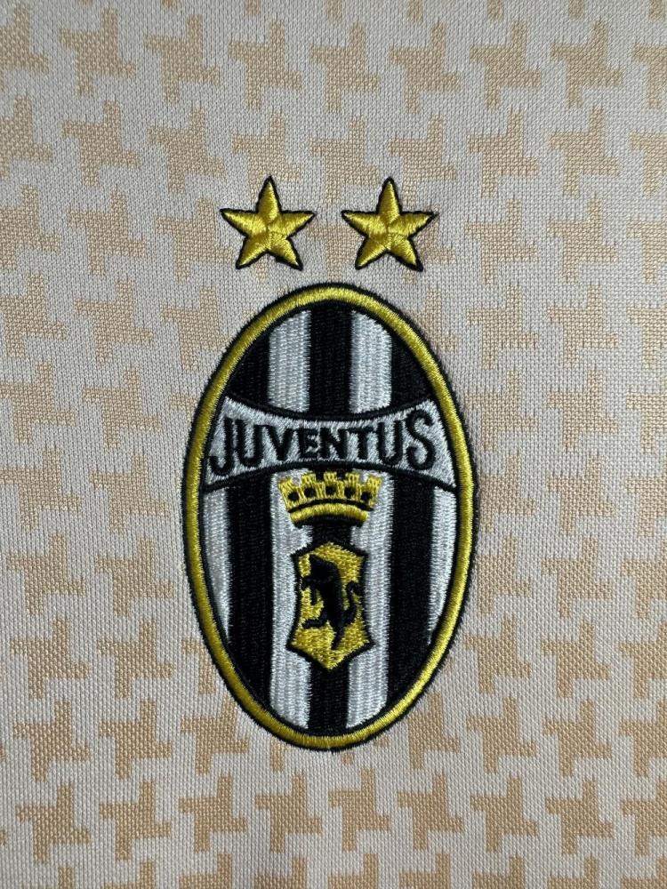 2003-2004 Retro Juventus Away Soccer Jersey 1:1 Thai Quality