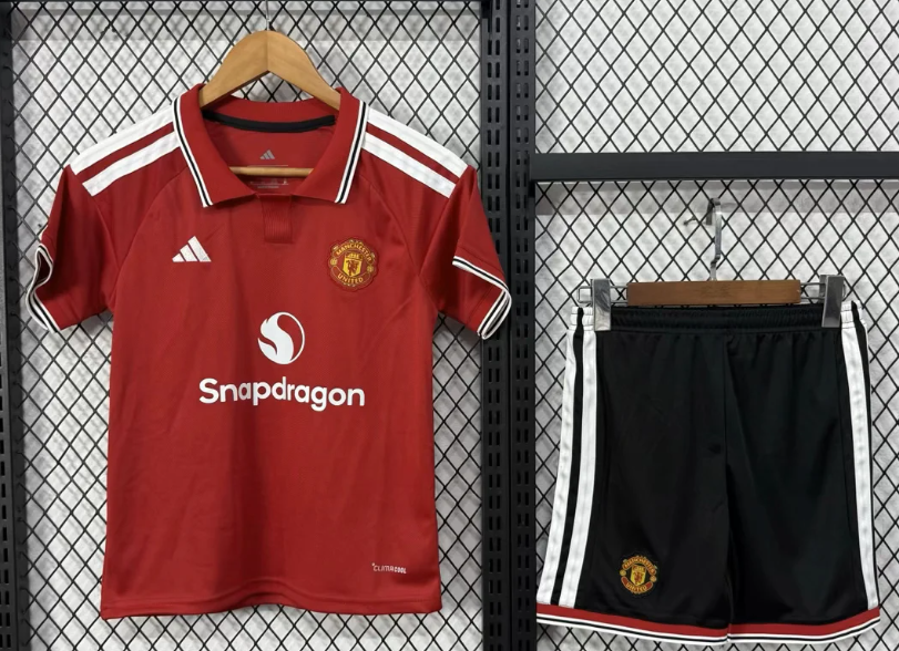 2026/2027 Manchester United Home（Black trousers） Football Shirt 1:1 Thai Quality Kids Size