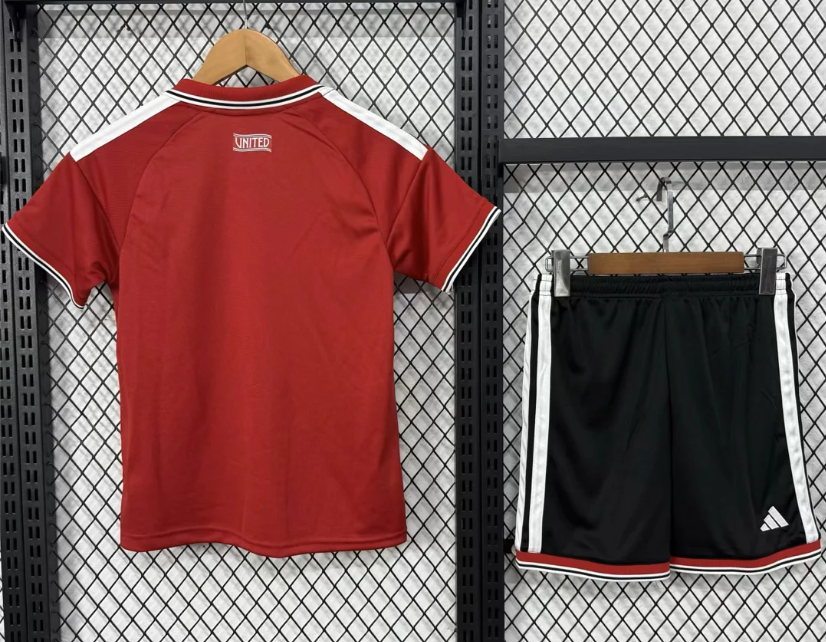 2026/2027 Manchester United Home（Black trousers） Football Shirt 1:1 Thai Quality Kids Size
