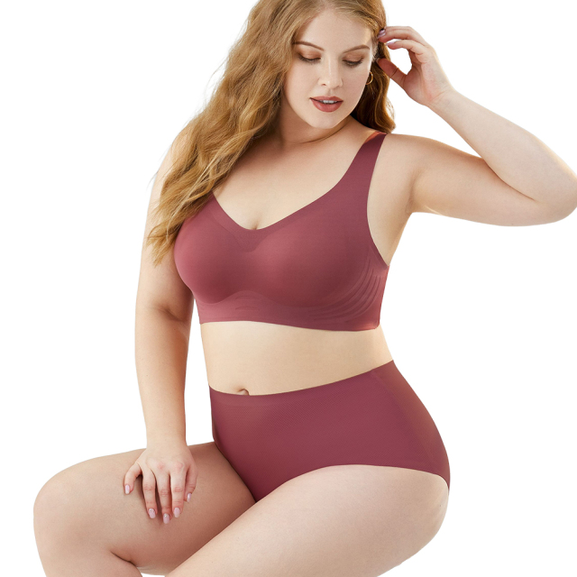 Wholesale Wireless Comfortable Push up Seamless Bra Breathable Padded Tank Top Style U Back Plus Size Bra for Daily Wear
