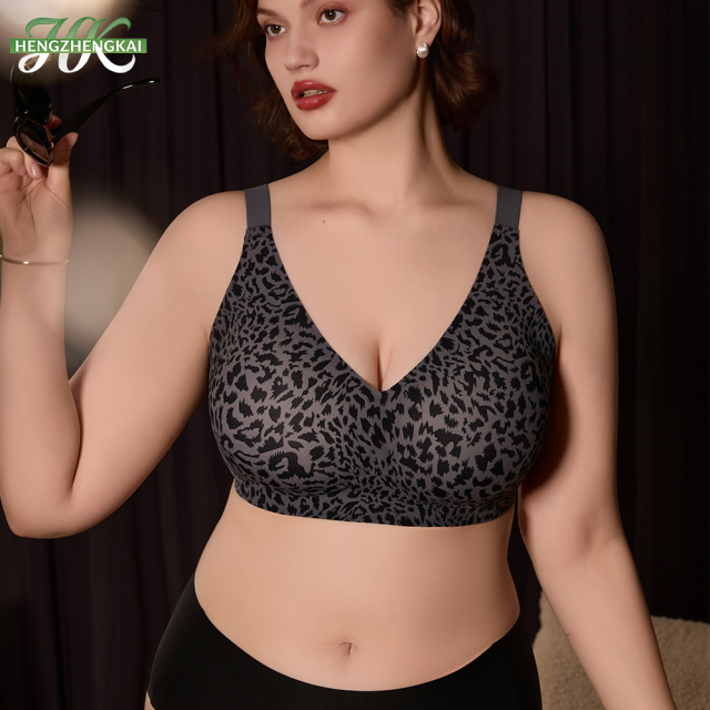 Wholesale Wireless Comfortable Breathable Fixed Cups Womens Bra OEM ODM Sexy V Neck Leopard Print Plus Size Seamless Bra